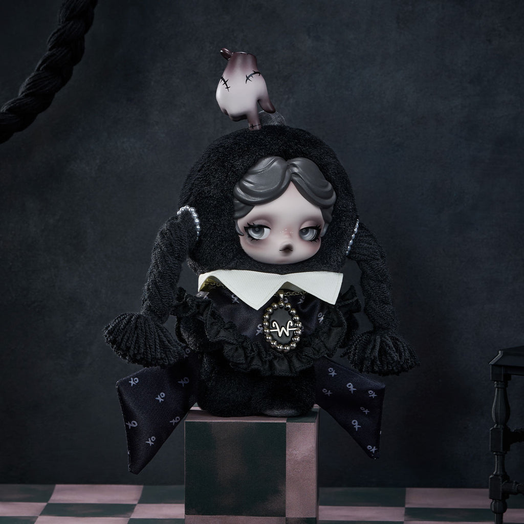 SKULLPANDA × Wednesday Plush (Version Vestido Clásico）