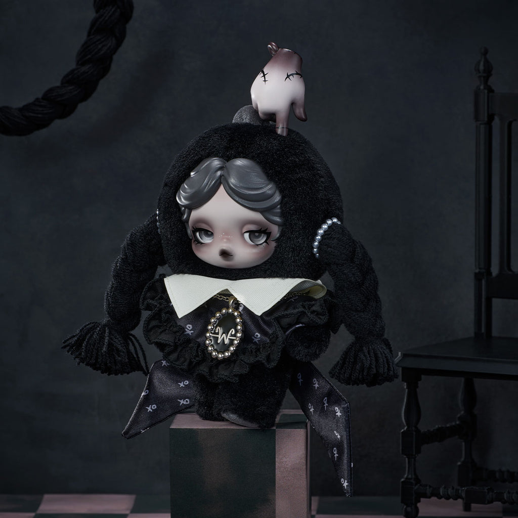 SKULLPANDA × Wednesday Plush (Version Vestido Clásico）